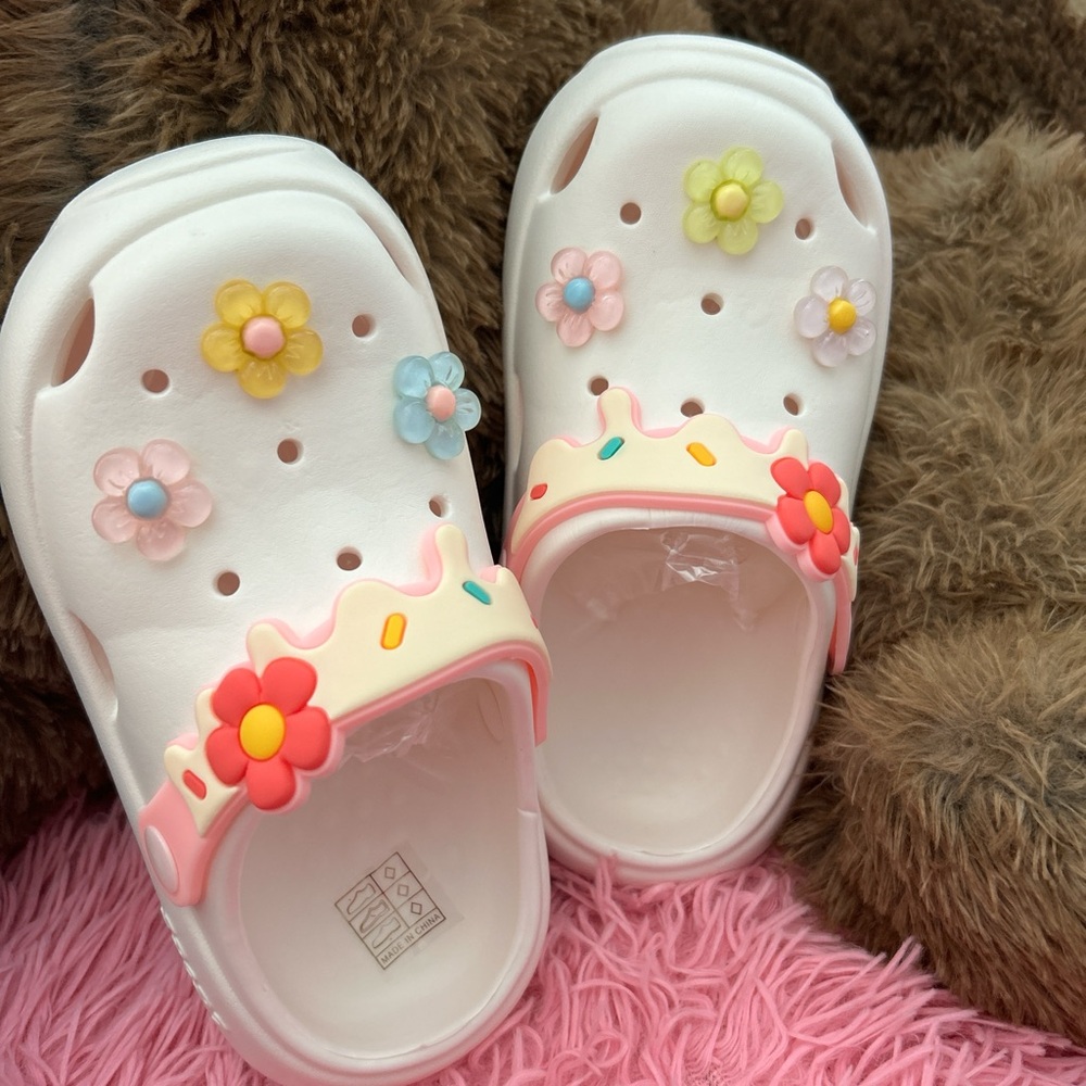 Kids White Floral Clogs